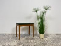 WMK Sehr hübscher, stabiler & gut erhaltener Mid-Century Sitzhocker mit aufklappbarer Staufläche & dezentem grünen Bezug # Klavierhocker Hocker Schemel Fußhocker Taburett Stuhl Sitz Bank Vintage 60er Friedrichshain-Kreuzberg - Friedrichshain Vorschau