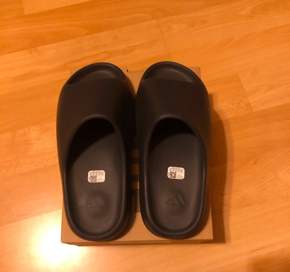 Adidas Yeezy Slide Onyx US 9 / EU 43 in Schwerin