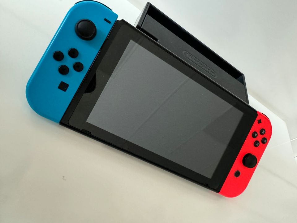 Nintendo Switch Konsole mit 2 Spielen in Alsdorf