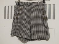 Zara Shorts S mit Zierknöpfen, schwarz/weiße Winter-Shorts Hamburg - Bergedorf Vorschau