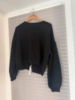 Schwarzer Pullover mit Schleifen Mecklenburg-Vorpommern - Anklam Vorschau