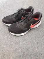 Nike Turnschuhe Gr. 38,5 schwarz Damen Bayern - Schweinfurt Vorschau