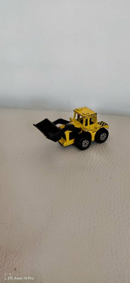 Modellauto Matchbox 29 Tractor Shovel 1976 Superfast gelb schwarz in Geseke