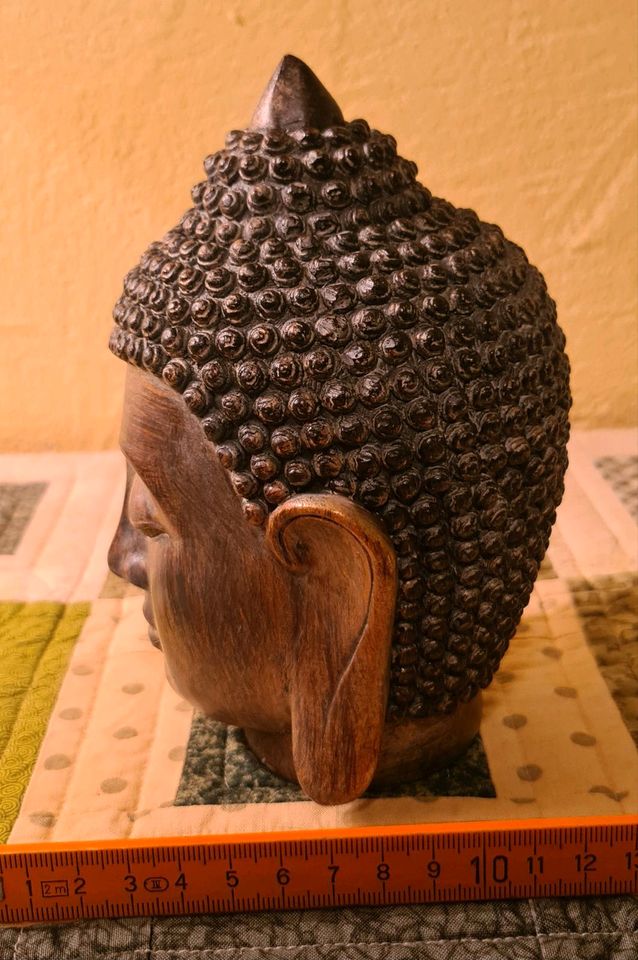 Brauner Buddha-Kopf aus Polyresin in Güglingen
