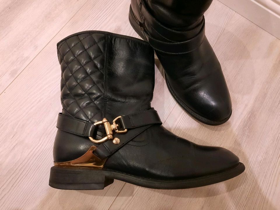 Schwarze Biker Boots / Stiefel in Gr. 39 von Saturn in Halstenbek