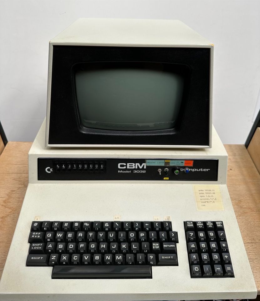 Commodore CBM 3032 PET Heimcomputer+Tractor printer+Floppy Disk in Frankfurt am Main