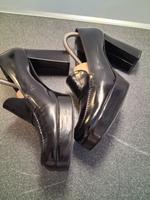 Sergio Rossi Plateau-Sohle schwarz alles Leder 38,5 Pumps Vintage Essen-West - Frohnhausen Vorschau