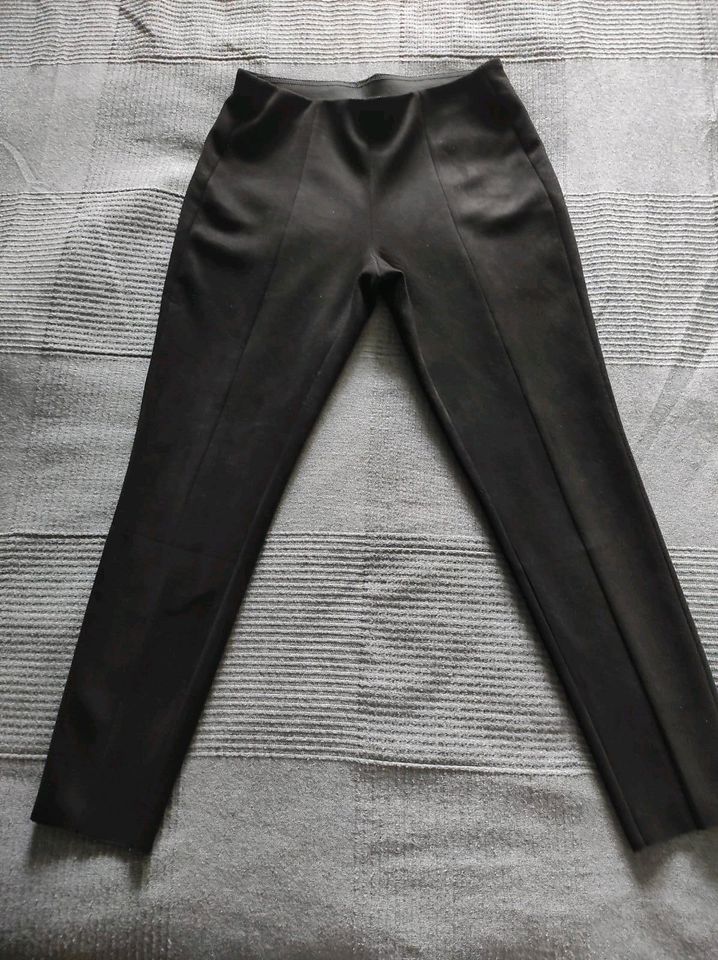 Schwarze Hose Gr. 36/38 Wildleder Imitat Yessica in Dortmund