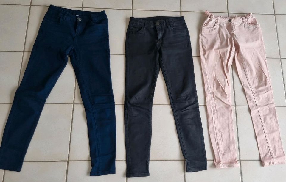 164 Hosen Jeans im Set in Uedem