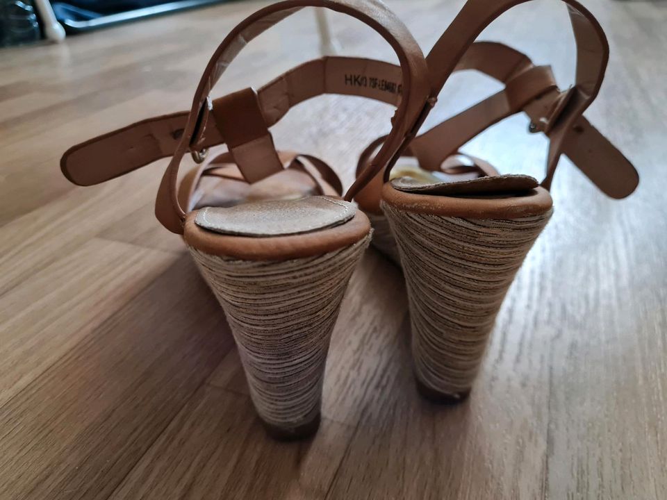 Sandalen 38 Beige Leder in Leipzig