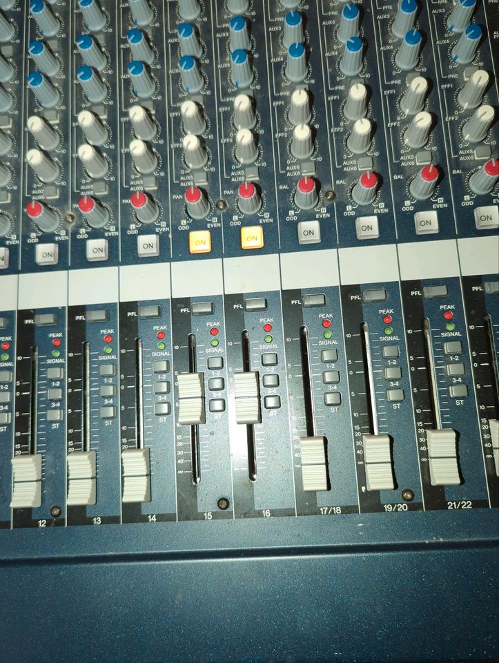 Yamaha MG24/14 fx Mixer in Stapelfeld