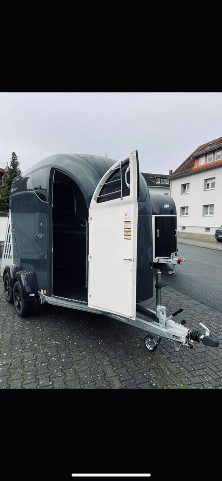 Bücker Careliner M - Grey - Pferdeanhänger - Sofort verfügbar! in Rosbach (v d Höhe)