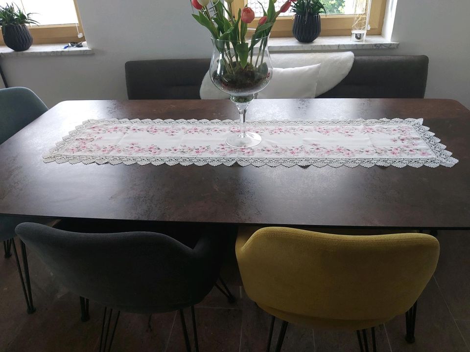 Super  schöner Schosswender Tisch in Hutthurm
