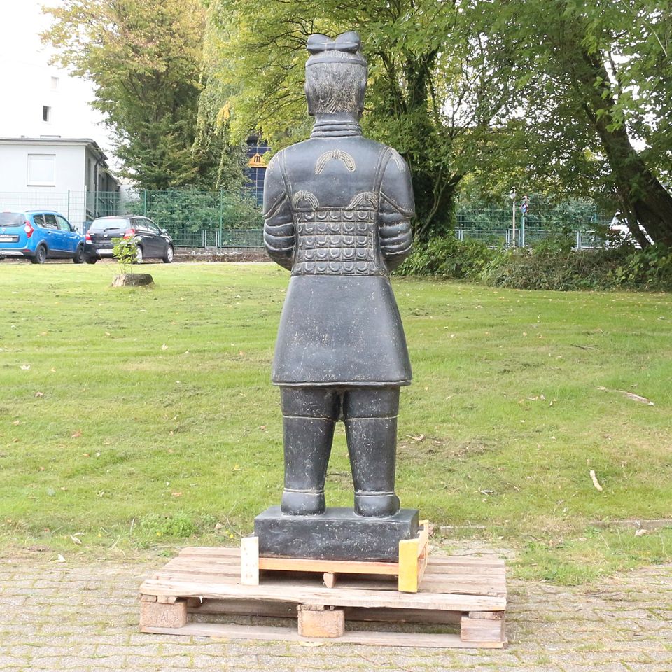 Samurai Krieger aus Stein Steinfigur stehend 152 cm in Bochum