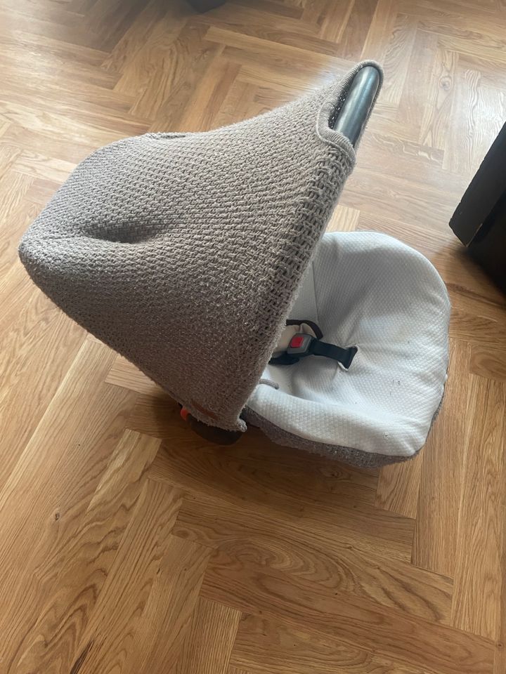 Maxi cosi babyschale Bezug Verdeck Strick babys only braun weiß in Fürth