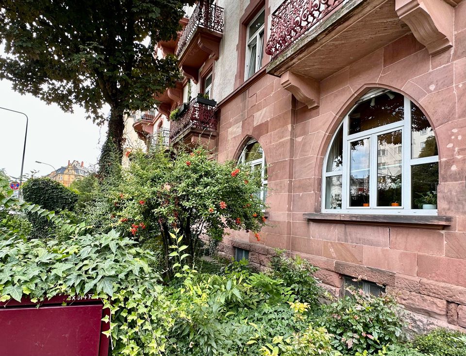 Frankfurt-Ostend: Einmaliger Altbau mit zehn Wohneinheiten und großem Grundstück in Frankfurt am Main