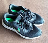 Sneaker Turnschuhe Nike Gr. 38,5 Nordrhein-Westfalen - Minden Vorschau