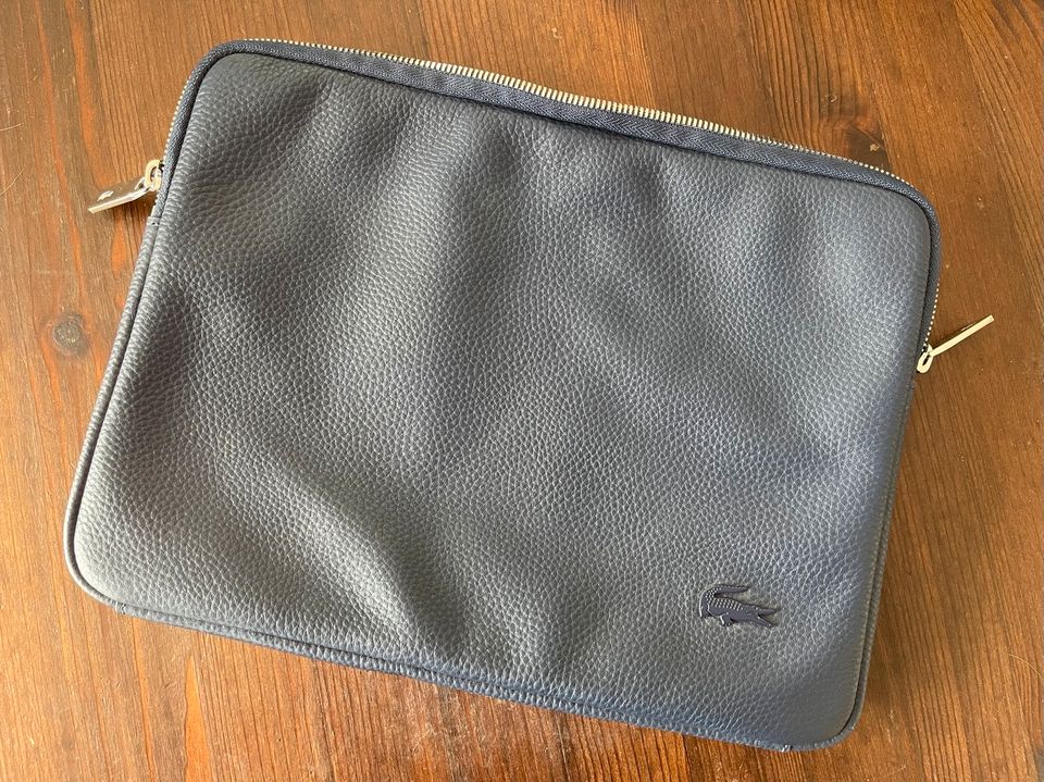 Tasche Lacoste Original Leder Blau gefüttert für iPad Air in Leipzig