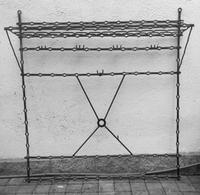 DDR Vintage Wandgarderobe Eisen schwarz mit Ablage Sachsen - Leisnig Vorschau