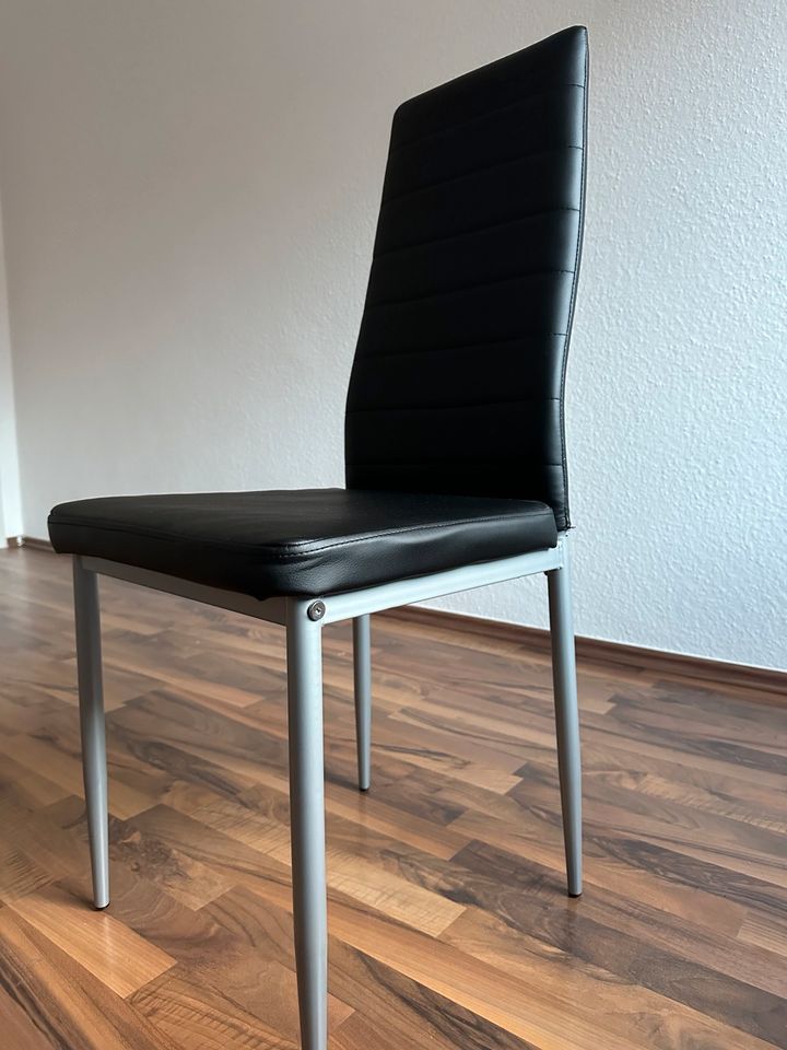Esstisch mit 4 Stühle in Elsdorf
