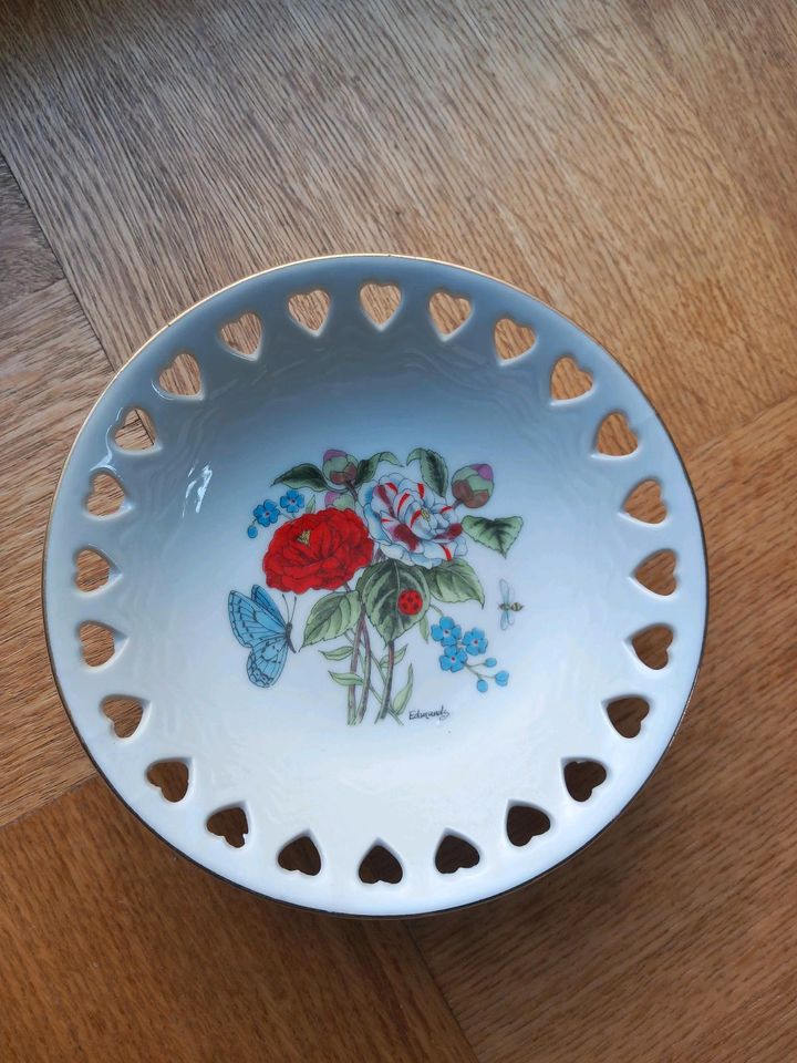 Edmunds Schale Herz Herzen Gokdrand Keramik Porzellan Blumen in Alsfeld