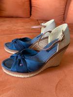 Tommy Hilfiger Sandalen dunkelblau 39 Sandaletten Hessen - Wöllstadt Vorschau