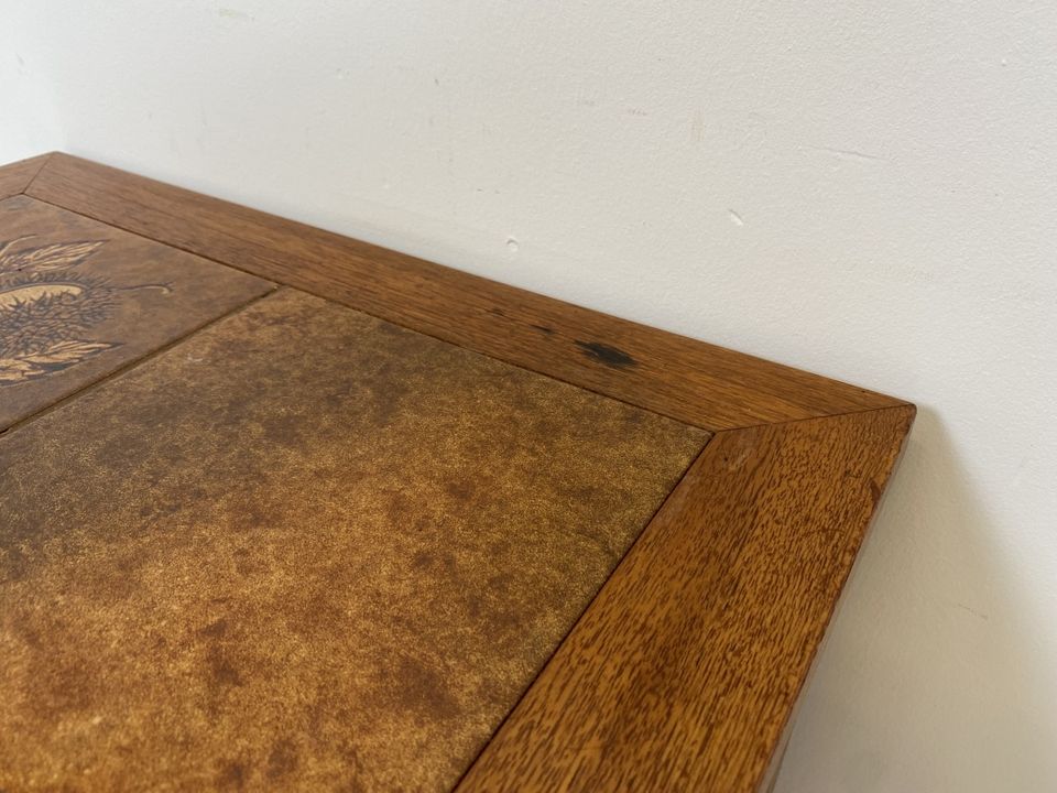 WMK Hübscher und gut erhaltener skandinavischer Couchtisch mit  kunstvollen Fliesen und geraden Beinen - Tisch Beistelltisch Kacheltisch Coffee Table Vintage Mid-Century - Lieferung möglich in Berlin