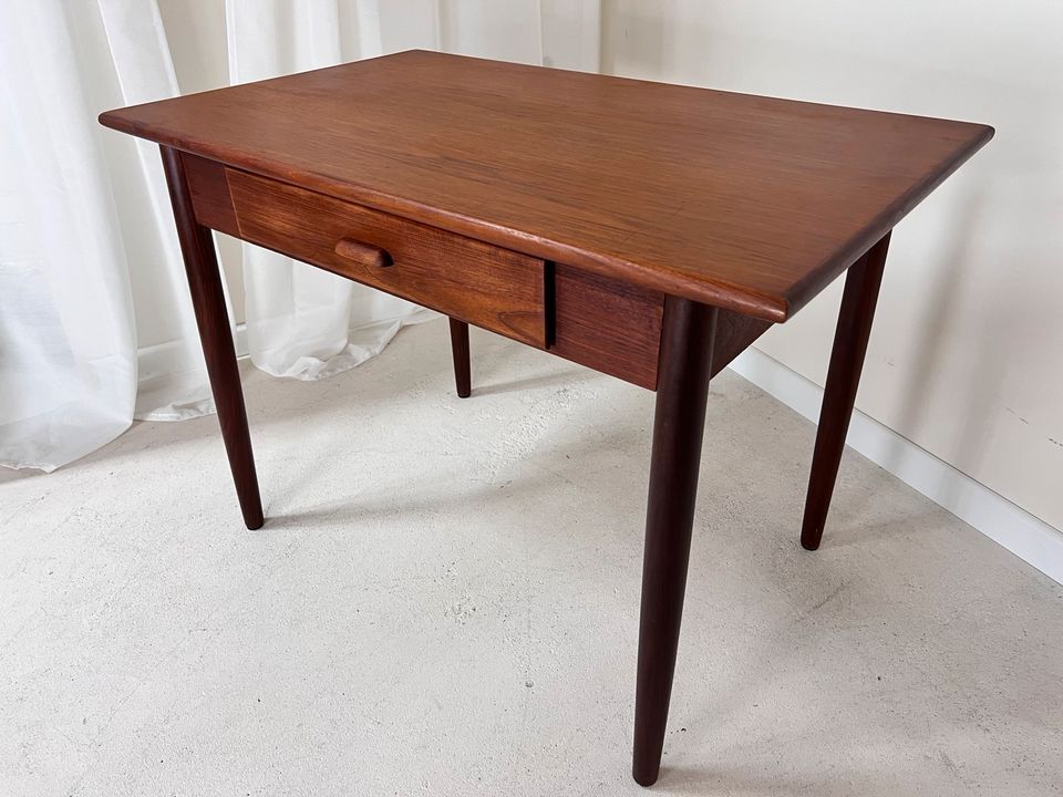 Schreibtisch oder Küchentisch mit Schublade Vintage Design Mid Century Dänemark Teakholz Holztisch 60er Jahre Esstisch in Berlin