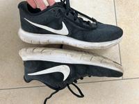 Nike Running Sneaker Laufschuhe 38,5 schwarz Sport München - Bogenhausen Vorschau
