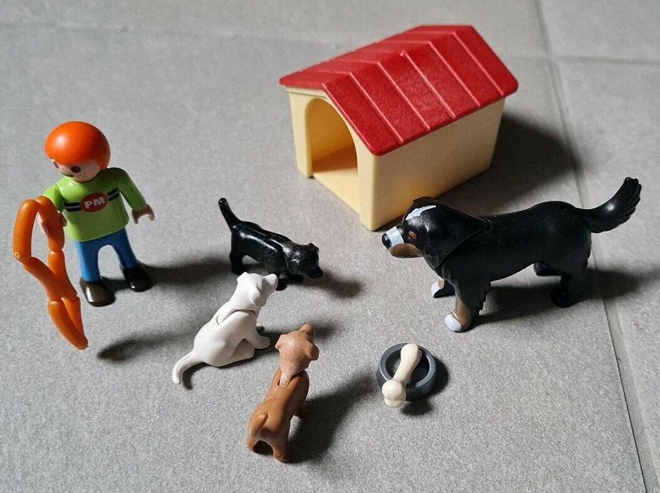 Playmobil 4498 Berner Sennenhund mit Welpen Hundehütte in Bergheim