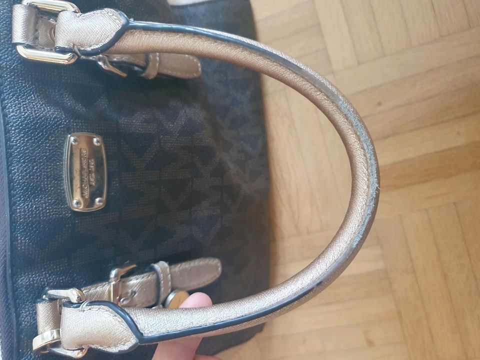 Michael Kors Tasche Original inkl. Anhänger in Germering