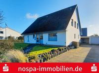 Nur wenige Schritte bis zur Eider: Teilunterkellertes Wohnhaus mit Einliegerwohnung und zwei Garagen Stapel (bei Husum) - Süderstapel Vorschau