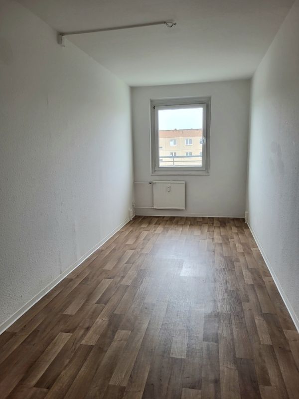 Renovierte 3 -Raumwohnung zum kleinen Preis + Kautionsfrei ! in Stendal