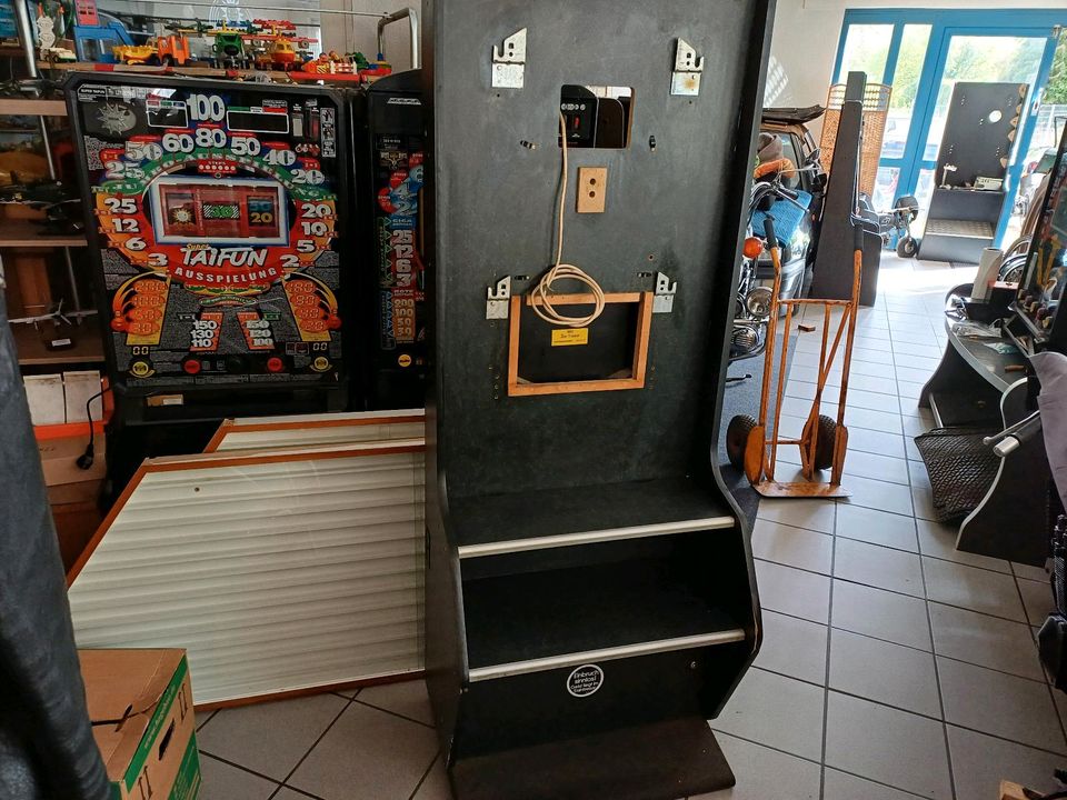 Spielautomat, Merkur, Tresorständer in Varel