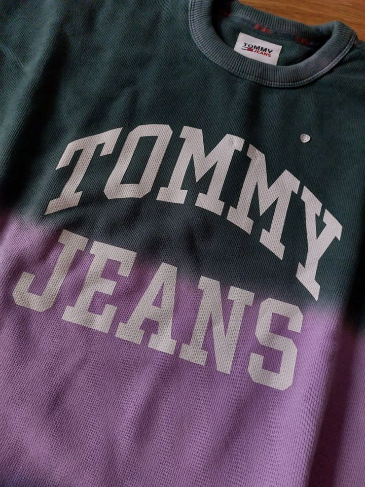 Neuer Tommy Jeans Unisex Sweater Größe XS, bunt in Mainz