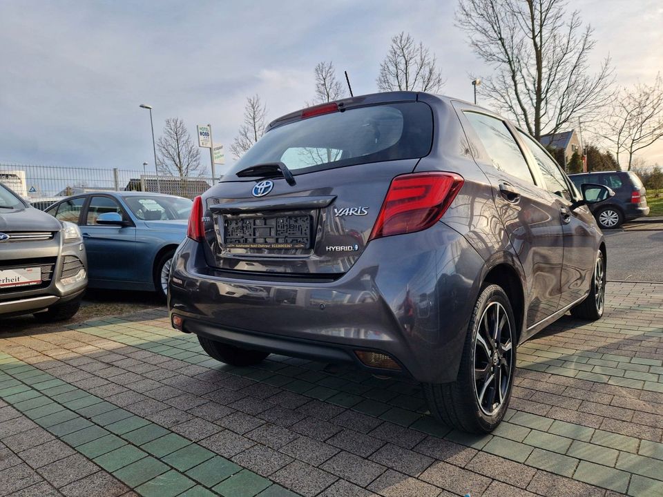 Toyota Yaris Lounge Hybrid Kamera Navi Spurhalte in Rheinbach