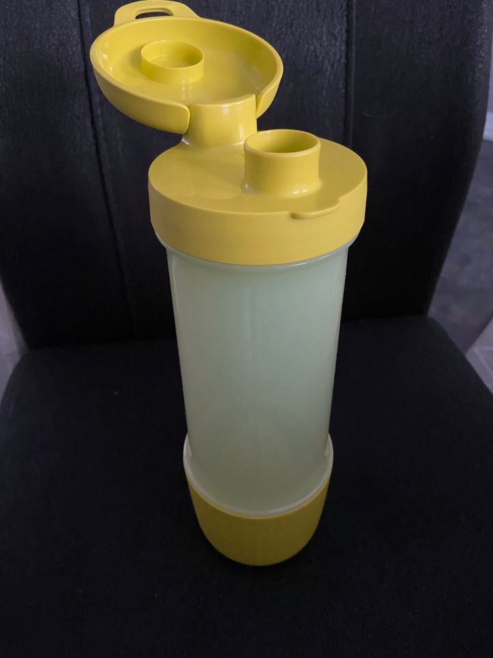 Tupperware Tupper Trinkflasche Zitronenpresse 700ml in Groß-Zimmern