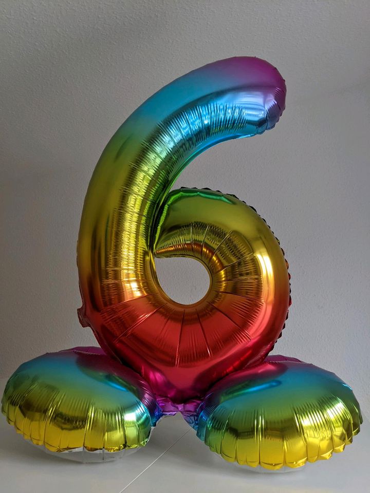 Großer Luftballon "6" Geburtstag Regenbogen bunt Folienballon in Wismar