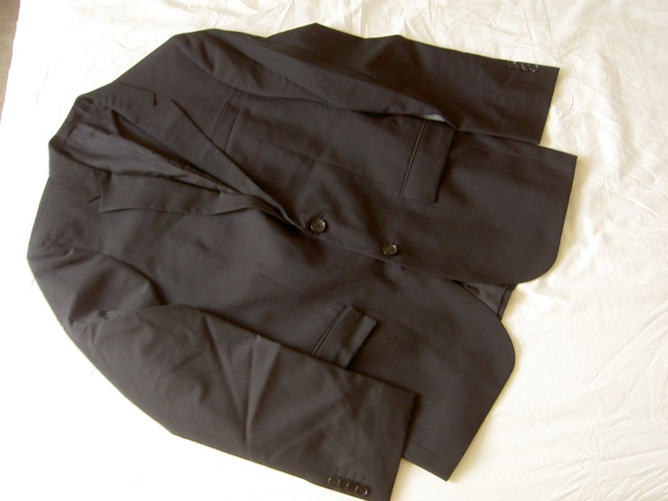 Herren-Anzug schwarz Schurwolle von Boss, Gr. 48, 2x getragen in Tittling