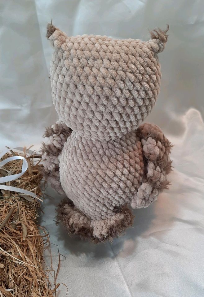 Stofftier,Eule, Amigurumi,Chenillewolle, Handarbeit in Burgrieden