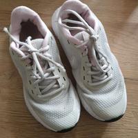 Nike Revolution Sneaker Größe 36,5 grau/ rosa Brandenburg - Premnitz Vorschau