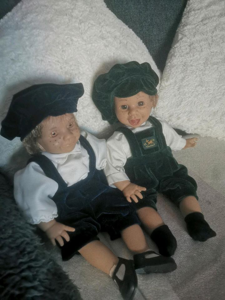 Zwei süße Puppen Jungen in Elsdorf