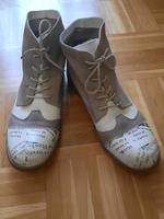 Ausgefallene Mustang Stiefelette braun/beige Zeitung Gr.39 Sachsen - Plauen Vorschau