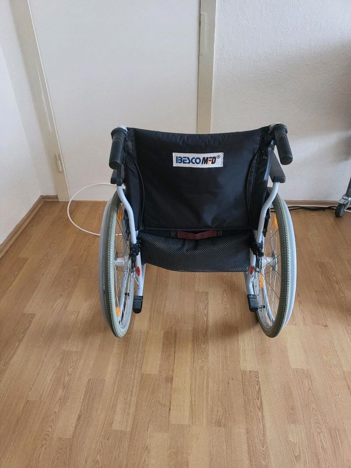 faltbarer Rollstuhl von Besco, sehr guter Zustand in Hürth