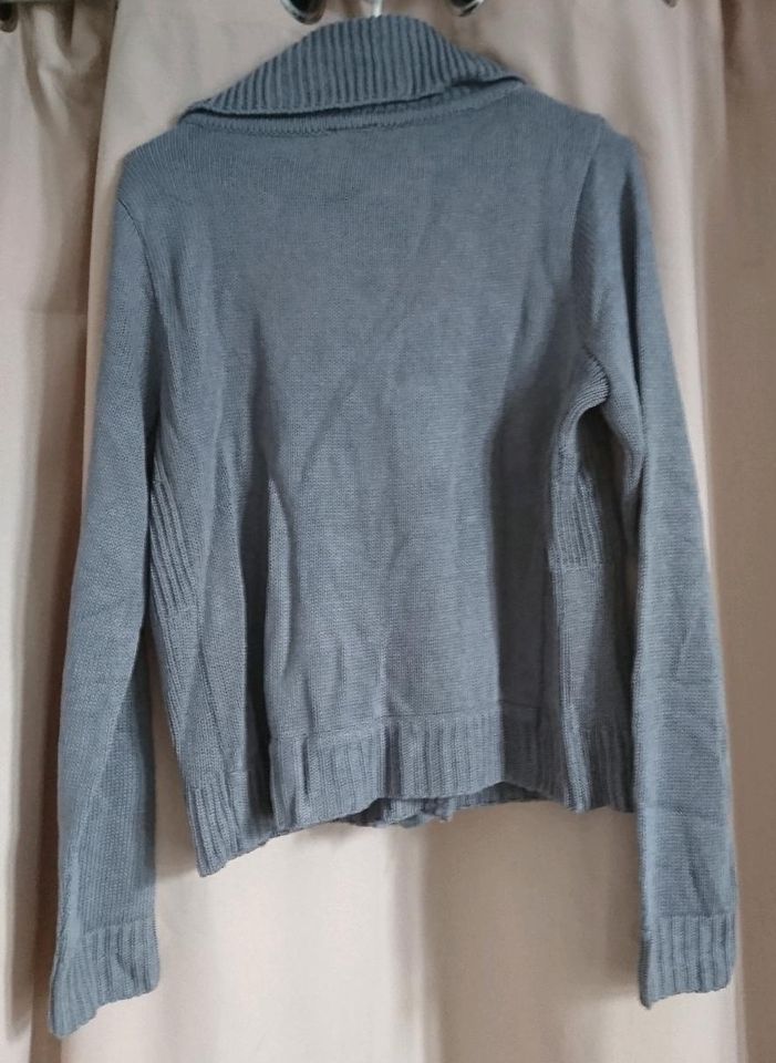 Je 2€ neue Oberteile Damen Poloshirt Top Strickjacke Weste Shirt in Teltow