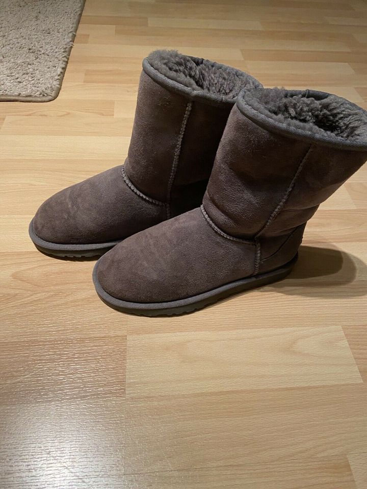 UGG Boots *neuwertig* 37 in Kinderhaus