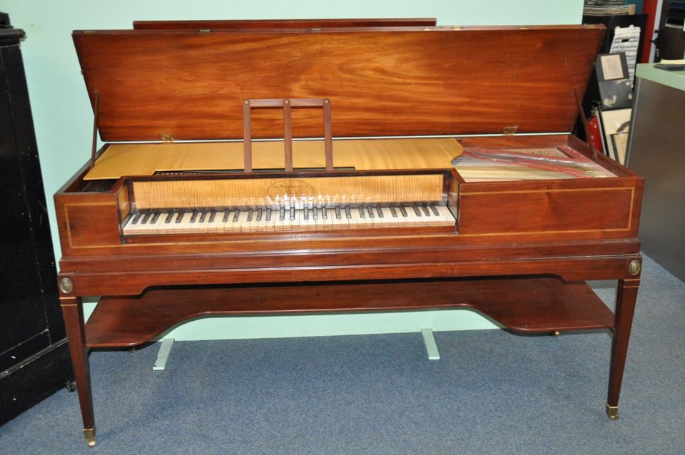 Broadwood Tafelklavier, 1802 historisch in Friedberg (Hessen)