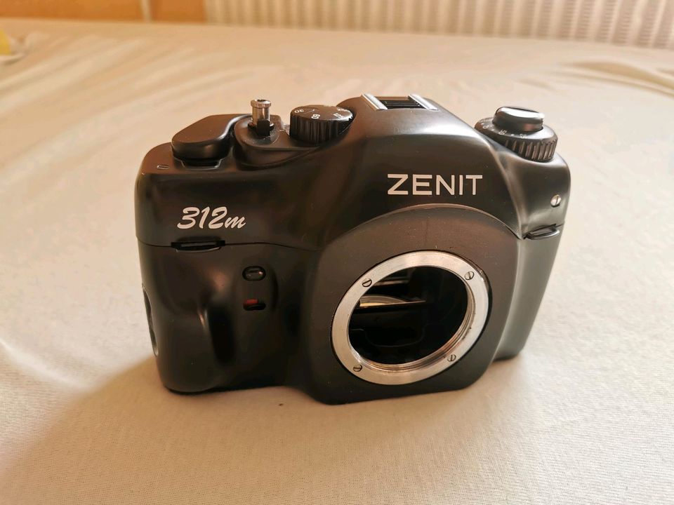 Zenit 312m Gehäuse Body SLR Kamera Spiegelreflexkamera  Objektiv in Lage
