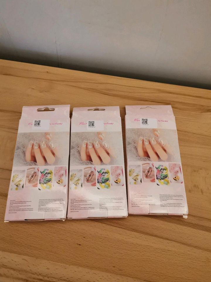 Farbpigmente Fingernägel Nageldesign basteln Gelnägel in Oberndorf am Neckar