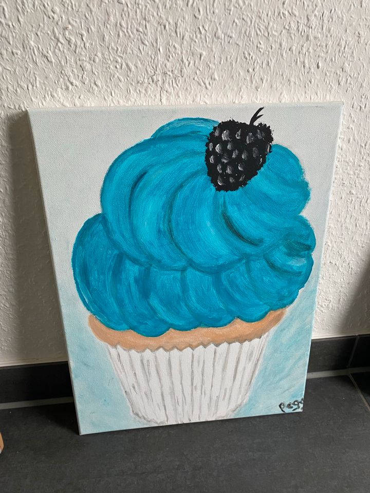Selbst gemaltes Bild Muffin blau Cupcake in Bad Krozingen